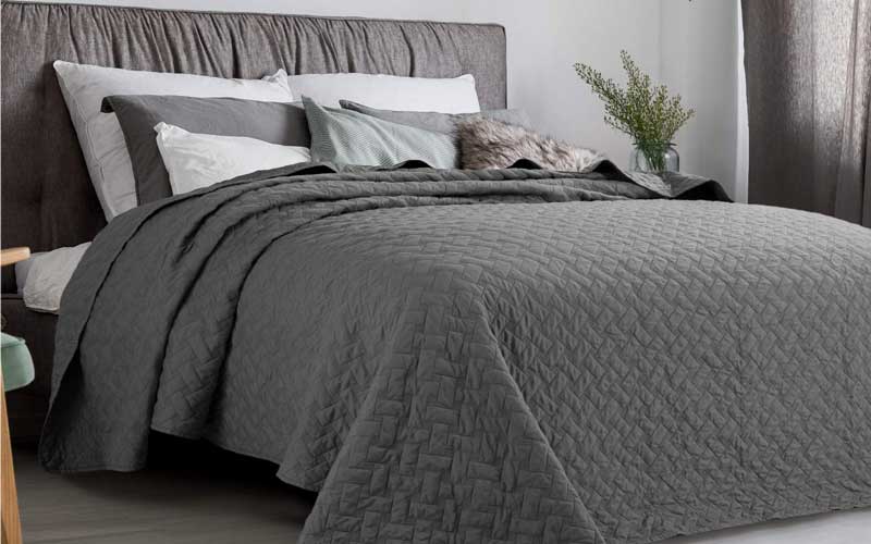 Bedsure Quilted Bedspread