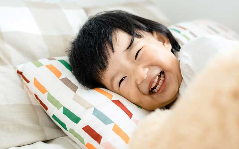 At what age can you give a child a pillow?
