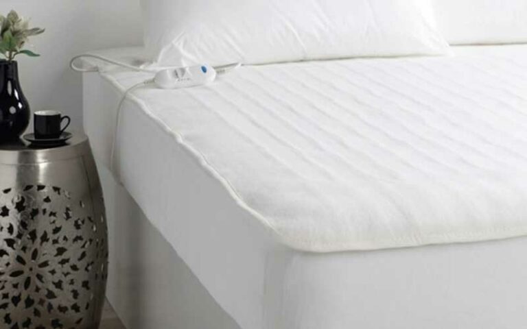 mattress protector with an electric blanket