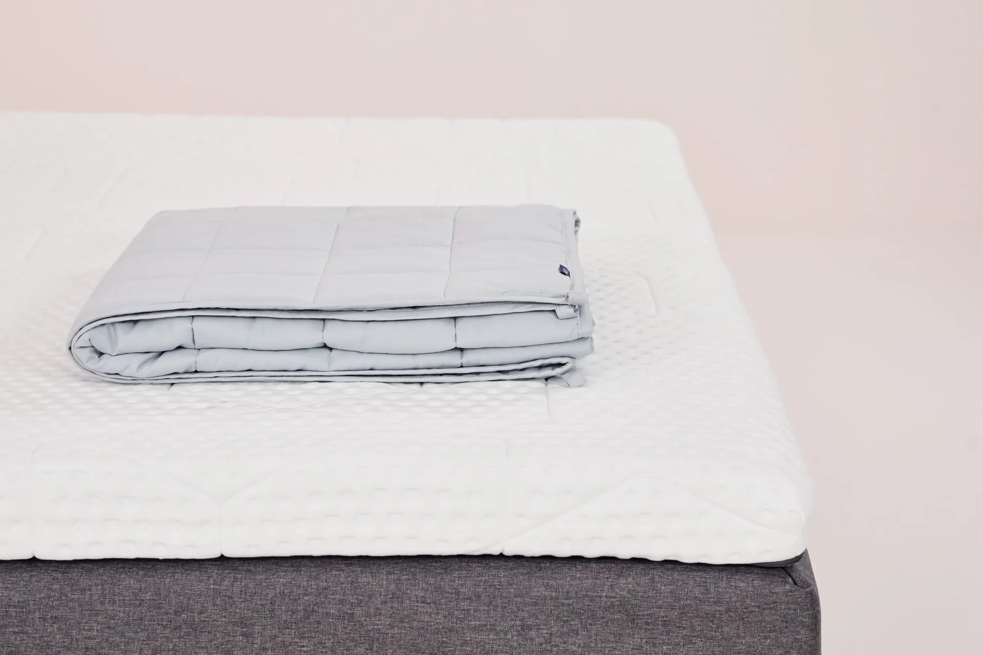 Emma Hug Weighted Blanket